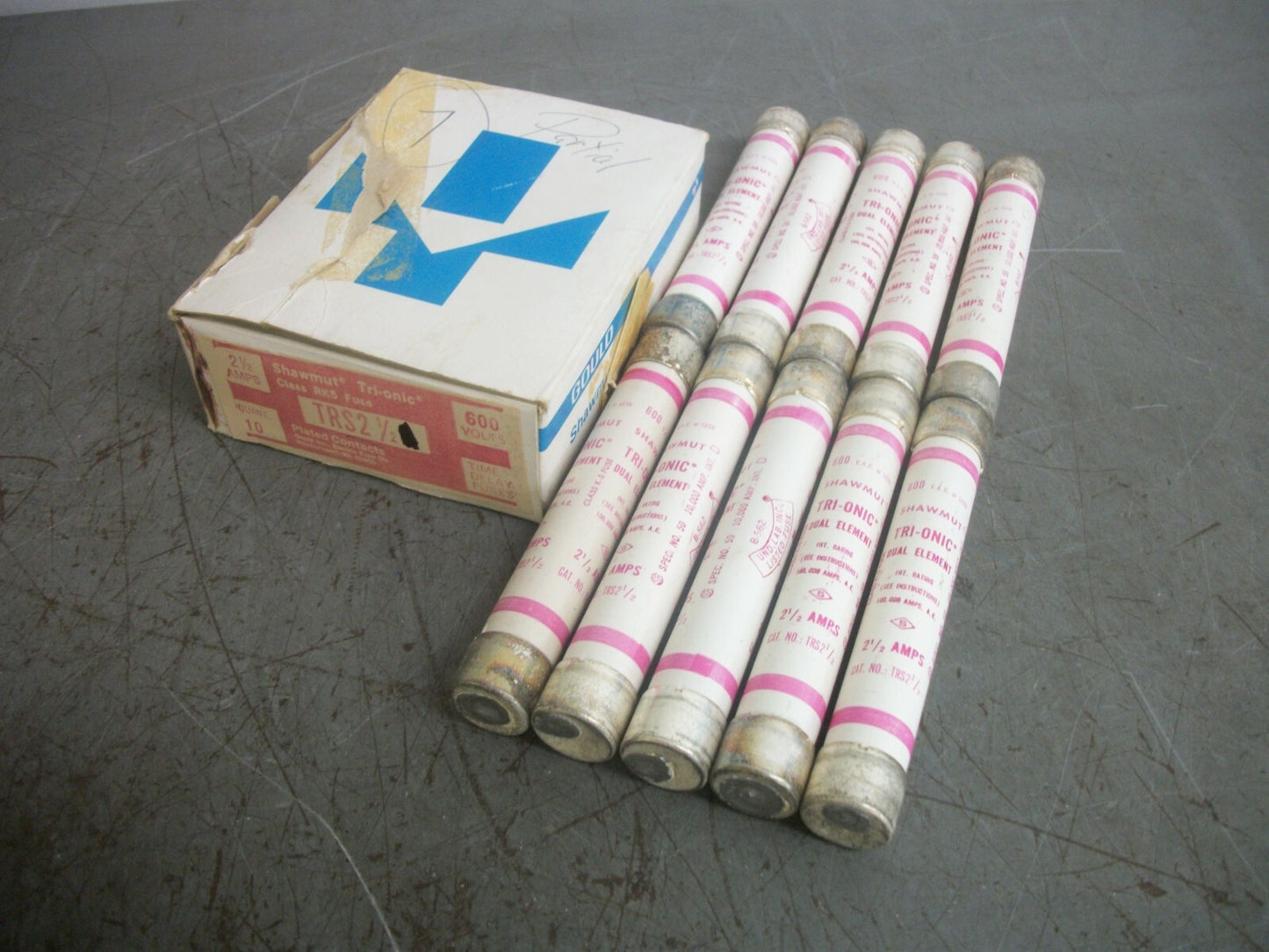 GOULD SHAWMUT BOX OF 10 TRI-ONIC FUSES TRS2-1/2 TRS2-1/2AMP 600VOLT NIB