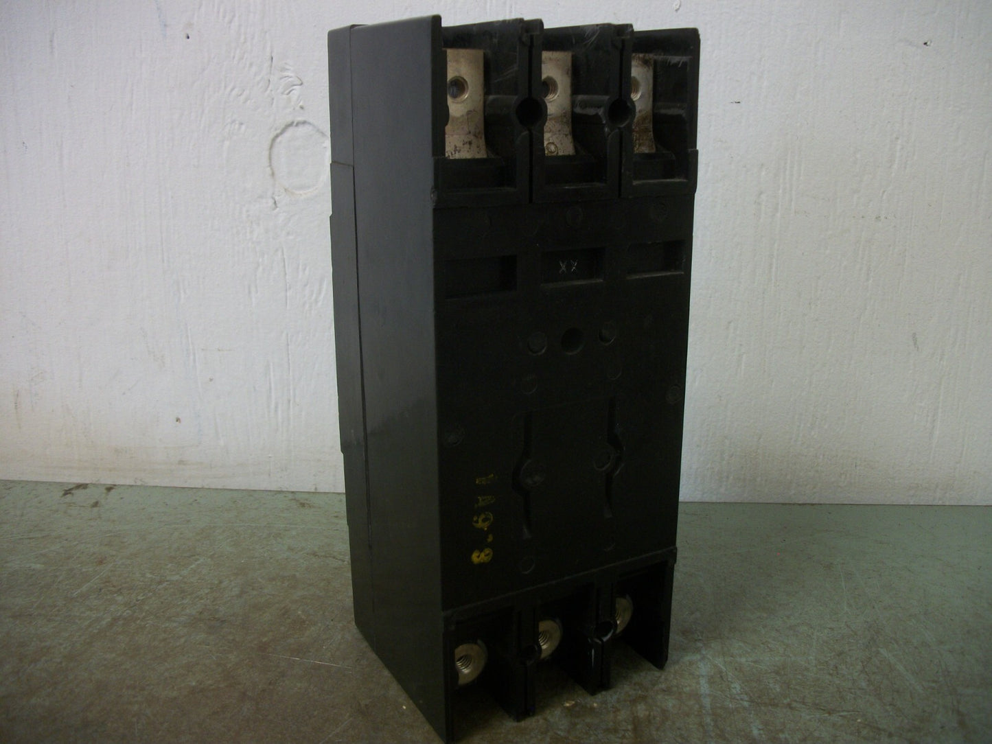 GE TFK CIRCUIT BREAKER TFK236F000 225AMP 600VOLT 3POLE W/225A TRIP