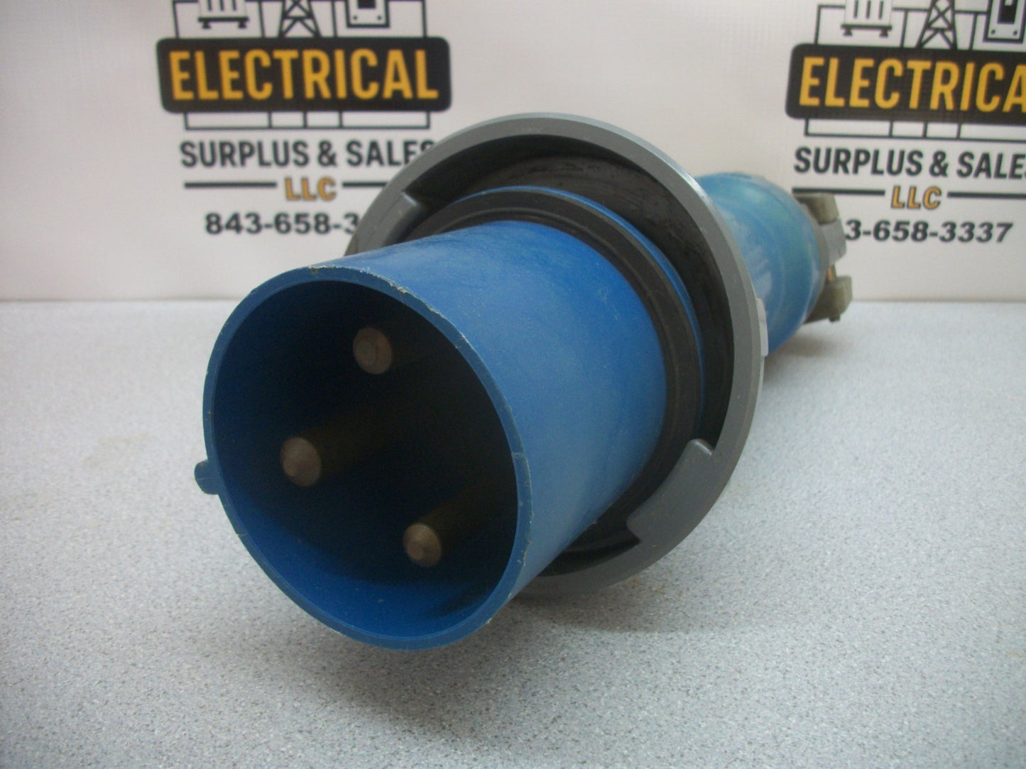 HUBBELL PIN & SLEEVE CONNECTOR PLUG HBL3100P6W 100AMP 250VOLT 2POLE 3W