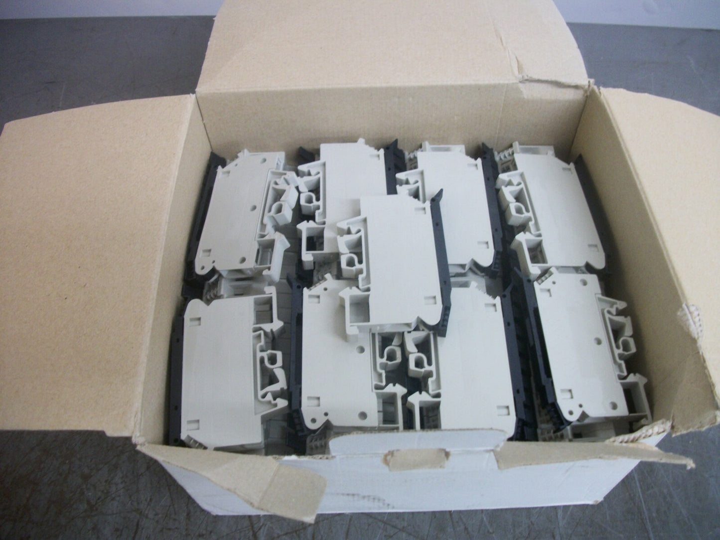 TELEMECANIQUE BOX OF 93 5x20 DISCONNECT TERMINAL FUSE BLOCKS AB1FUSE435U5X NIB