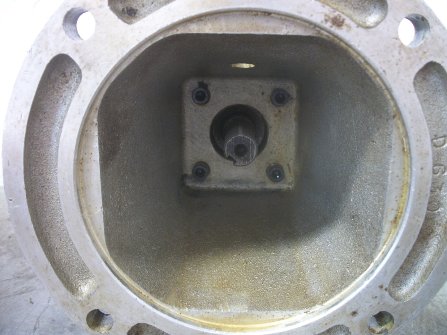 DAYTON 10:1 RATIO GEAR REDUCER 6Z467 1725RPM INPUT 173RPM OUTPUT