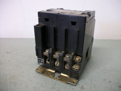 SQUARE D SIZE 1 CONTACTOR 8536SCTO3 120VCOIL 3PH 600V 10HP CRACKED
