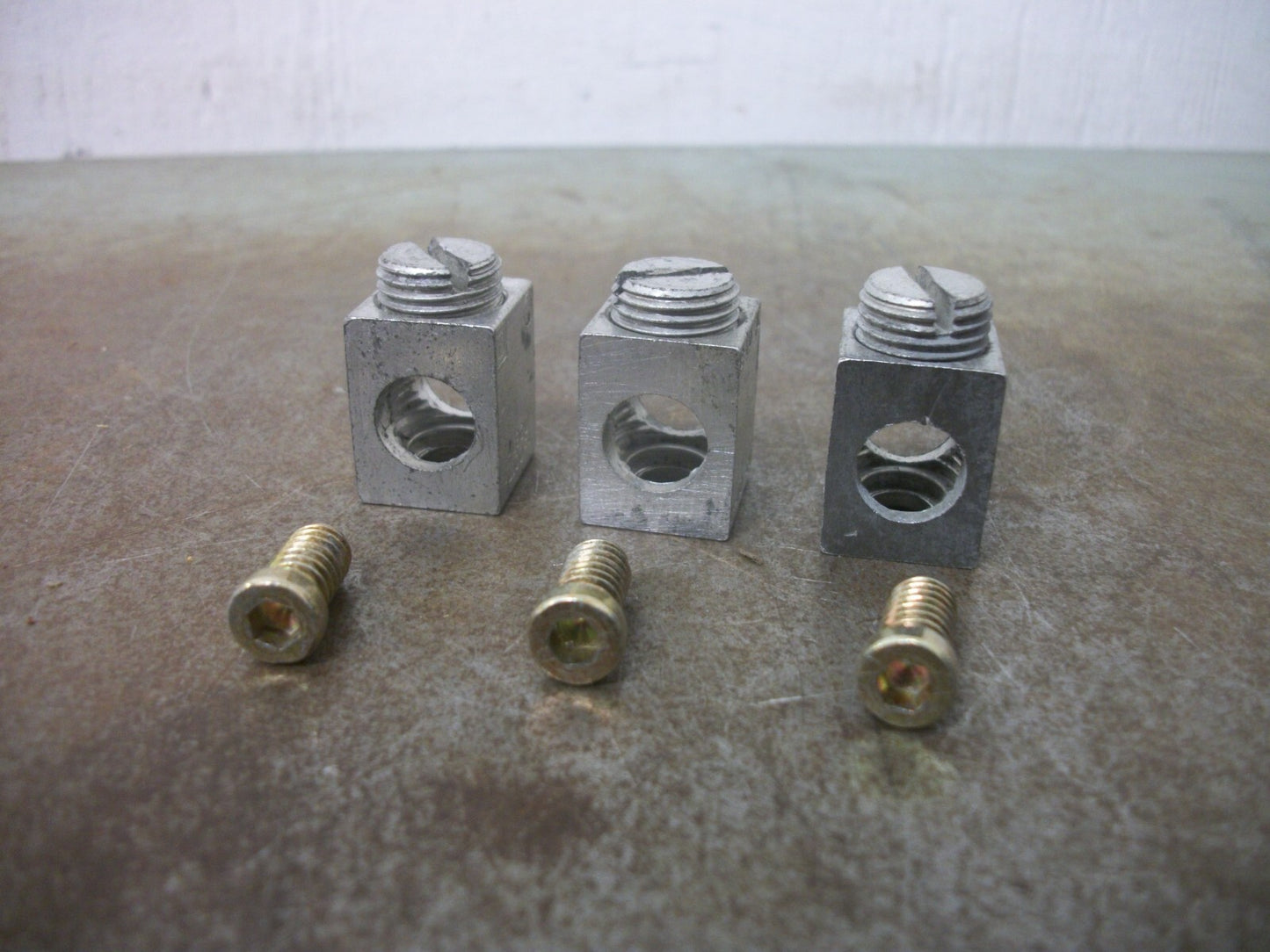 SQUARE D LOT OF 3 14-1/0 AL9CU ALUMINUM CIRCUIT BREAKER LUGS AL100FA NEW