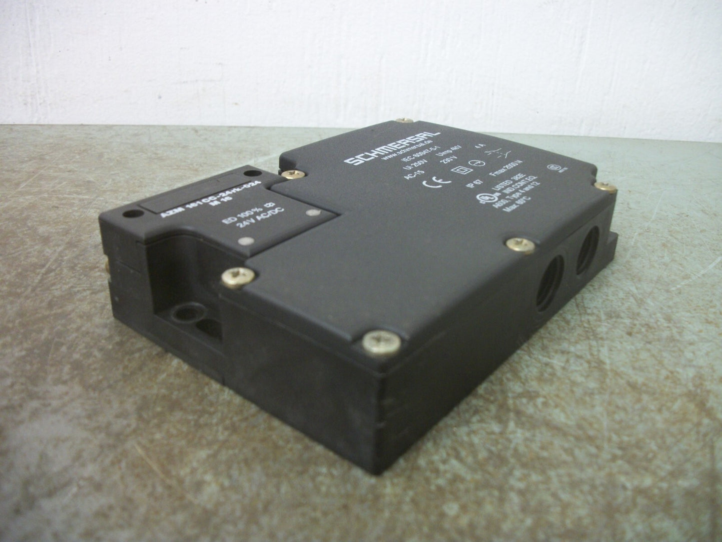 SCHMERSAL SAFETY INTERLOCK SWITCH AZM 161CC-24RK-024
