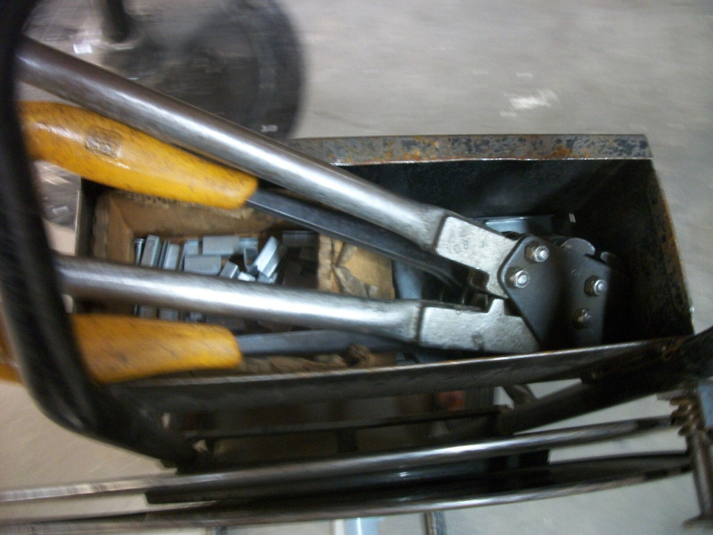 OSCILLATED STRAPPING BANDER DISPENSER CART