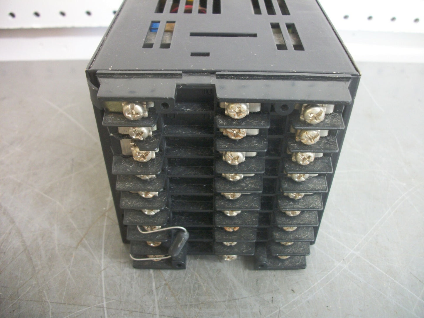 HONEYWELL UDC3300 TEMPERATURE CONTROLLER DC330B-C0-200-10-000000-00-0