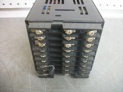 HONEYWELL UDC3300 TEMPERATURE CONTROLLER DC330B-C0-200-10-000000-00-0