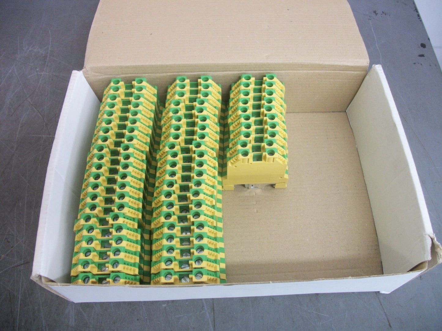 TELEMECANIQUE BOX OF 52 6mm2 PROTECTIVE EARTH TERMINAL BLOCKS AB1TP635U NIB