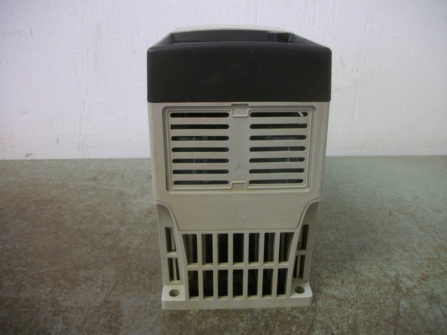 ALLEN-BRADLEY POWERFLEX 4 0.5HP AC DRIVE 22A-D1P4N104 480VOLT 3PH