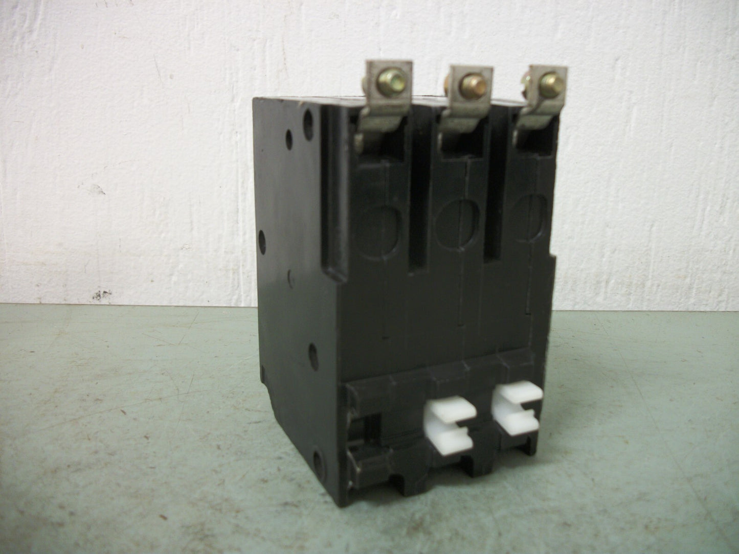 SQUARE D QOB CIRCUIT BREAKER QOB380VH 80AMP 240VOLT 3POLE 22kA OLD NOB