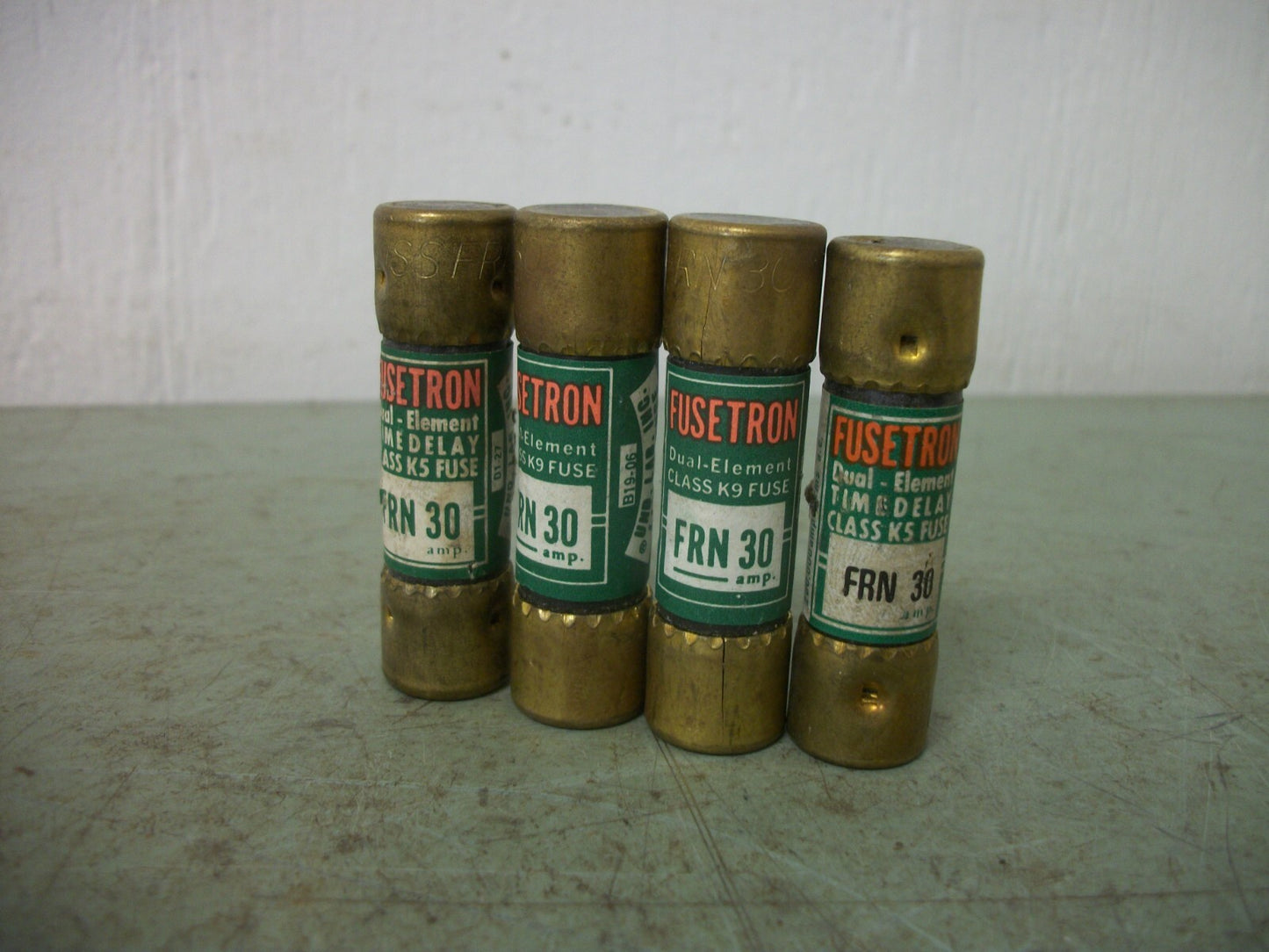 BUSSMANN LOT OF 4 FUSETRON FUSES FRN30 30AMP 250VOLT