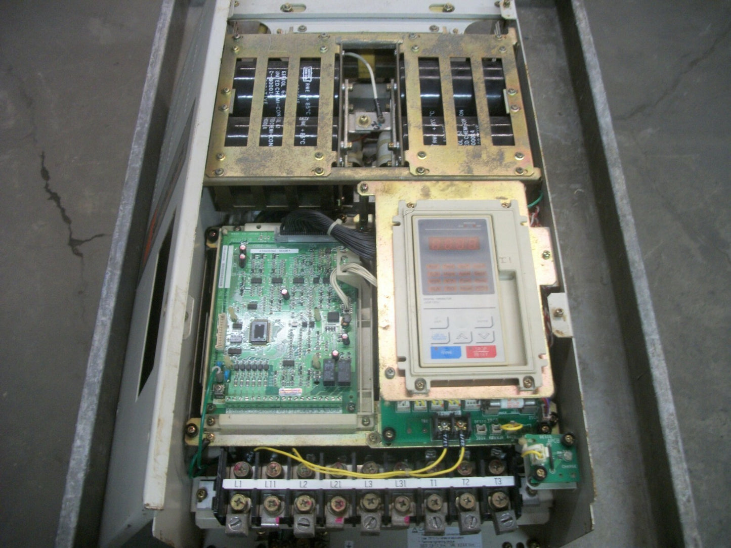 SAFTRONICS VARIABLE FREQUENCY AC DRIVE CIMR-P5U4045F 460VOLT 3PH 96AMP