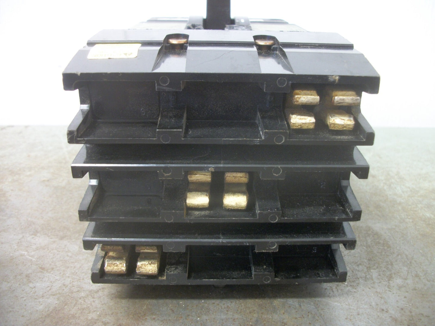 SQUARE D I-LINE KA CIRCUIT BREAKER KA36200 200AMP 600VOLT 3POLE GRAY CHIPPED