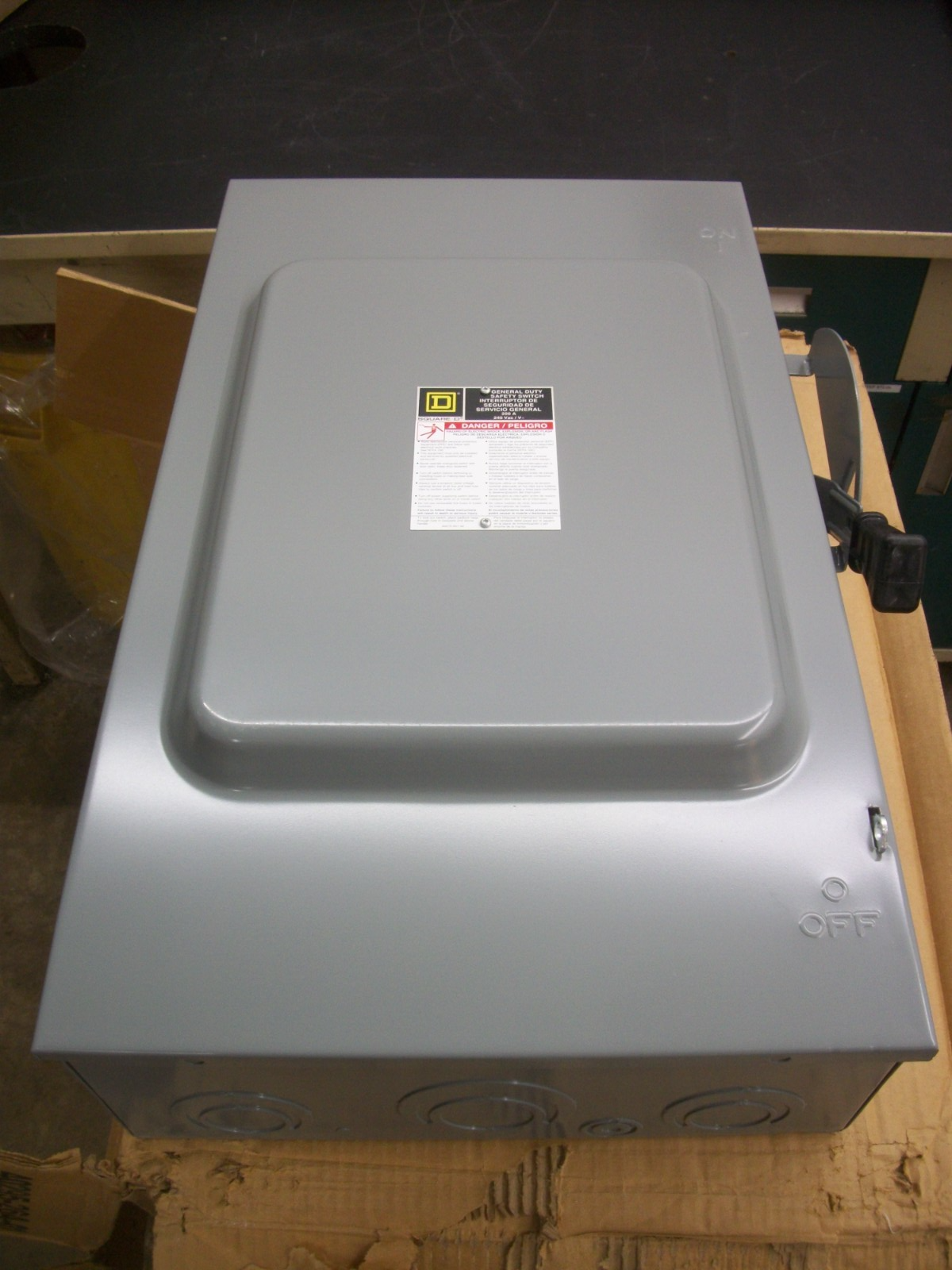 SQUARE D DISCONNECT TYPE 1 D224N 200AMP 240VOLT 2POLE FUSIBLE NIB