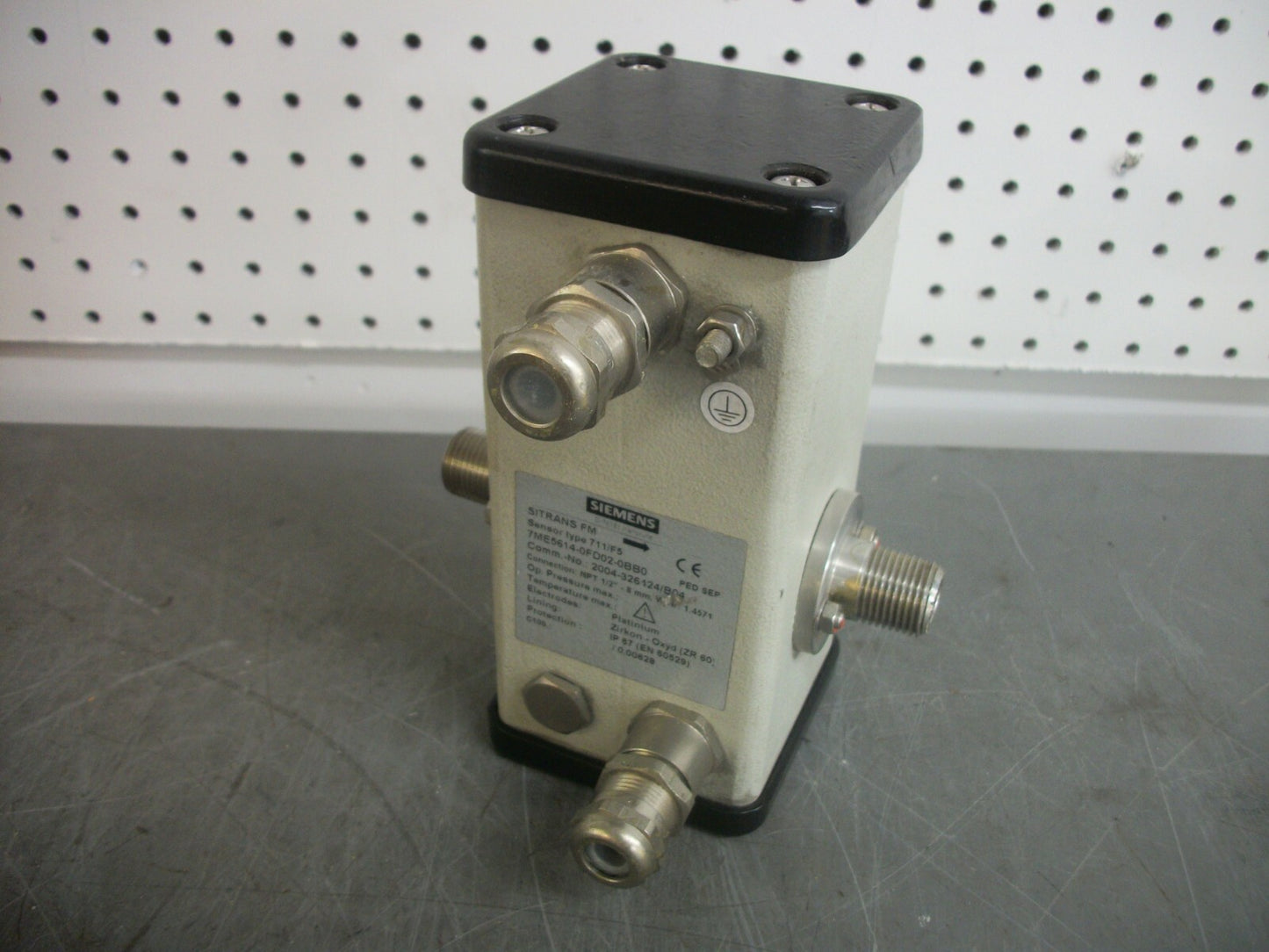 SIEMENS 711/F5 1/2" NPT SITRANS FM FLOW SENSOR 7ME5614-0FD02-0BB0