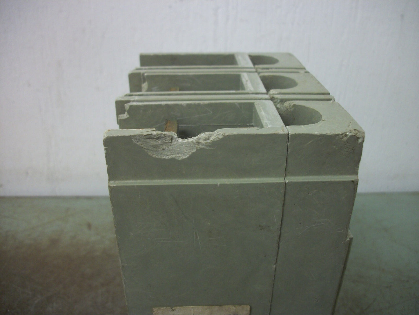 FEDERAL PACIFIC HEJ CIRCUIT BREAKER HEJ233125 125AMP 240VOLT 3POLE CHIPPED