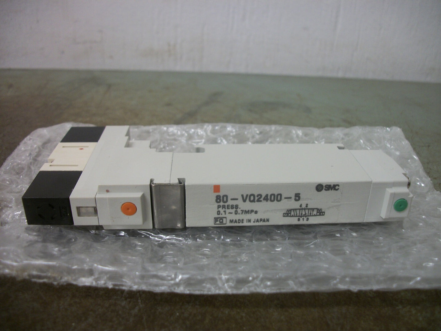 SMC PNEUMATIC SOLENOID VALVE 80-VQ2400-5 0.1-0.7MPa 24VCOIL 1W NEW