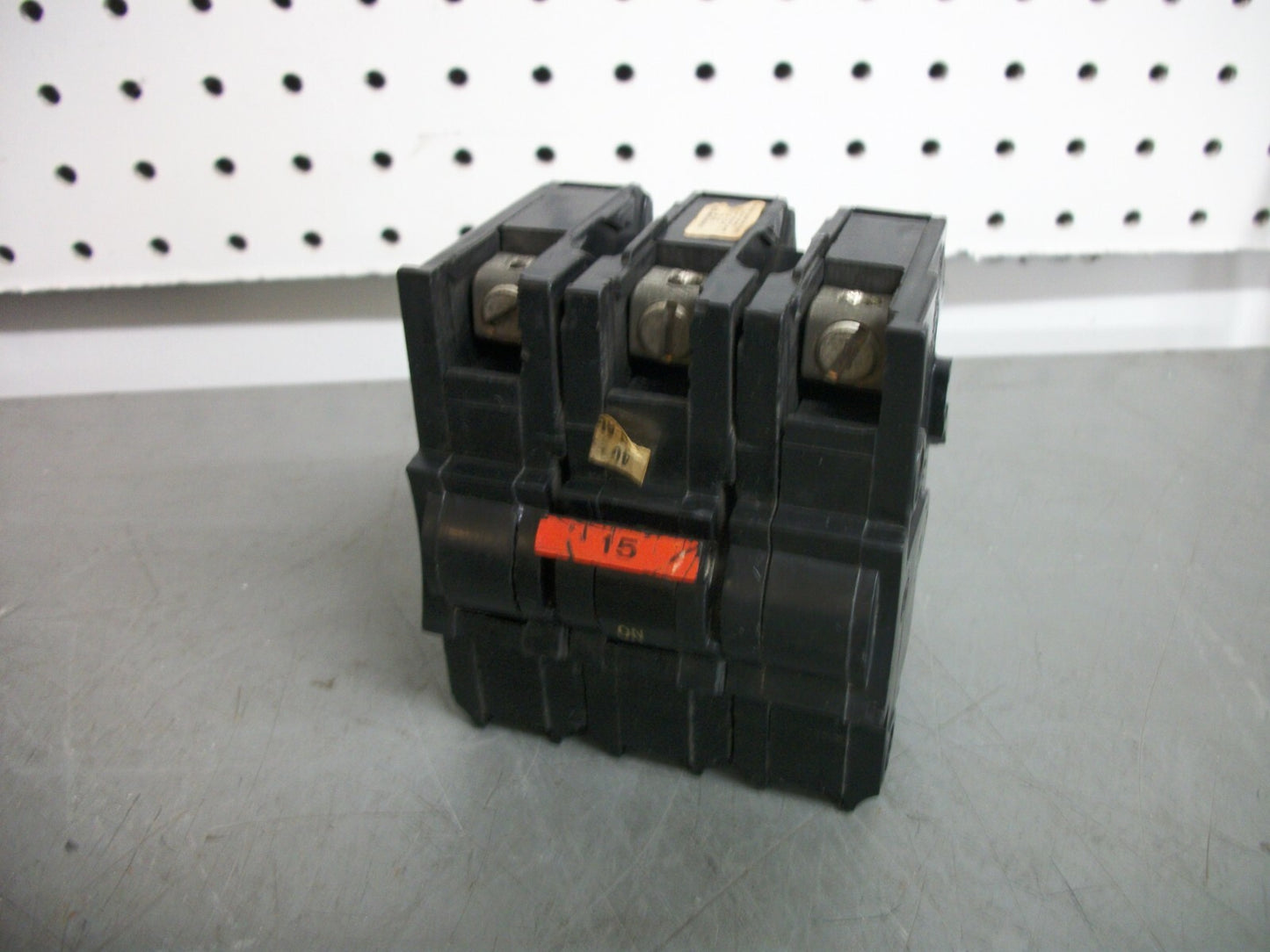 FEDERAL PACIFIC NA CIRCUIT BREAKER NA315 15AMP 240VOLT 3POLE CHIPPED