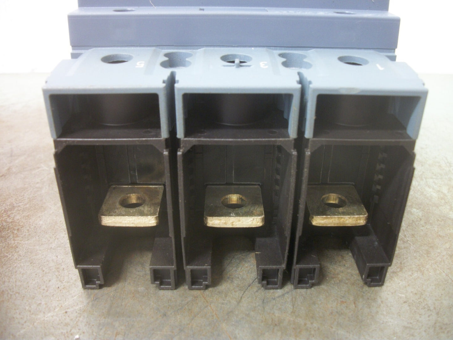 SIEMENS 3VA5 CIRCUIT BREAKER 3VA5270-7EC31-0AA0 70AMP 600VOLT 3POLE NOB