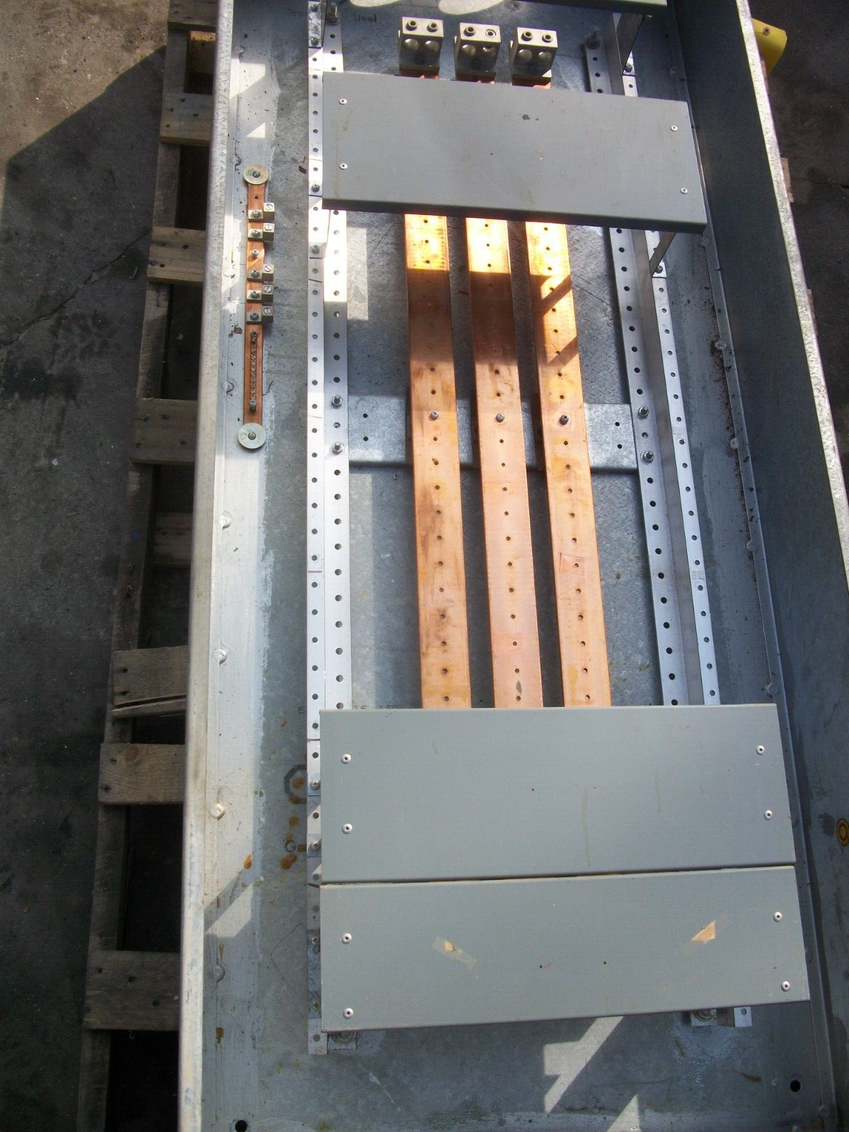 WESTINGHOUSE FDP PANELBOARD SWITCH PANEL ENCL AW47453 600AMP 277/480VOLT 3PH 4W