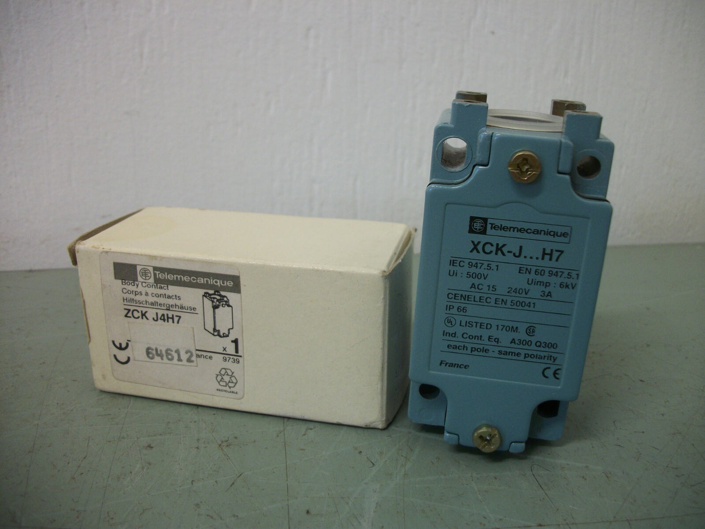 TELEMECANIQUE LIMIT SWITCH BODY ONLY ZCKJ4H7 NIB