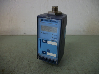 TELEMECANIQUE NAUTILUS PRESSURE SENSOR XML-F010D2026 40BAR 580PSI 24VDC 200mA