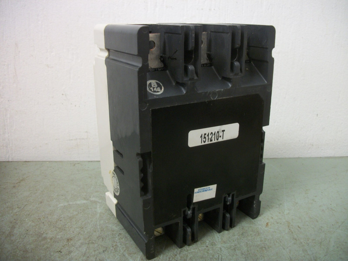 CUTLER-HAMMER HFD CIRCUIT BREAKER HFD3015 15AMP 600VOLT 3POLE RED