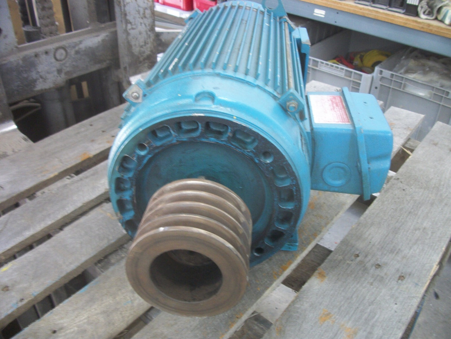 POWERTEC 25HP 215T DPBV BRUSHLESS DC MOTOR A21DMJ1000200000 640VDC 2500RPM