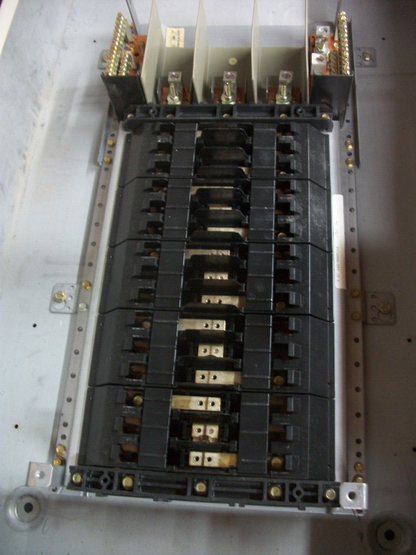 GE A SERIES LOAD CENTER PANELBOARD AQF3301MTXAXB4 125AMP 208Y/120VOLT 3PH 4W