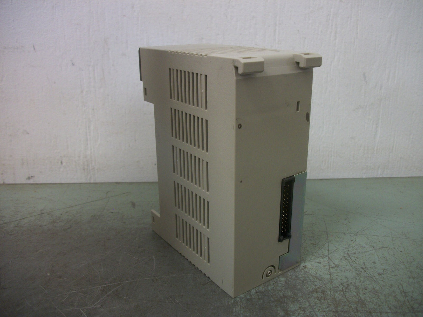 OMRON SYSMAC PLC POWER SUPPLY UNIT C200HW-PA204R /WIDE AC