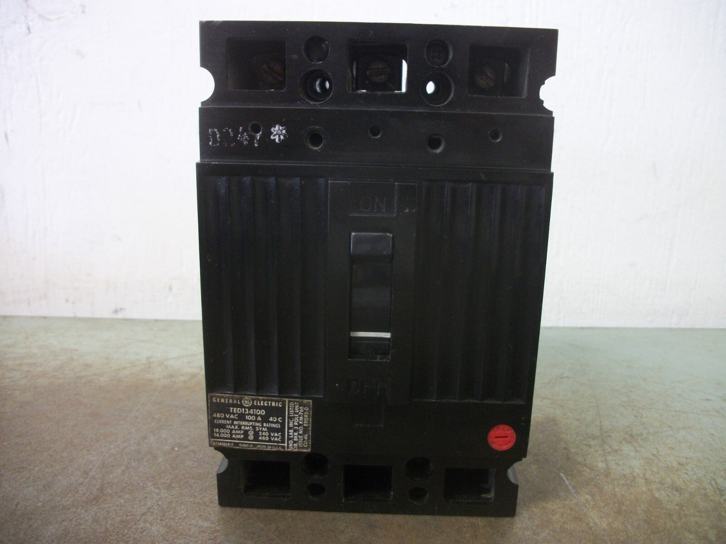 GE TED CIRCUIT BREAKER TED134100 100AMP 480VOLT 3POLE BLACK