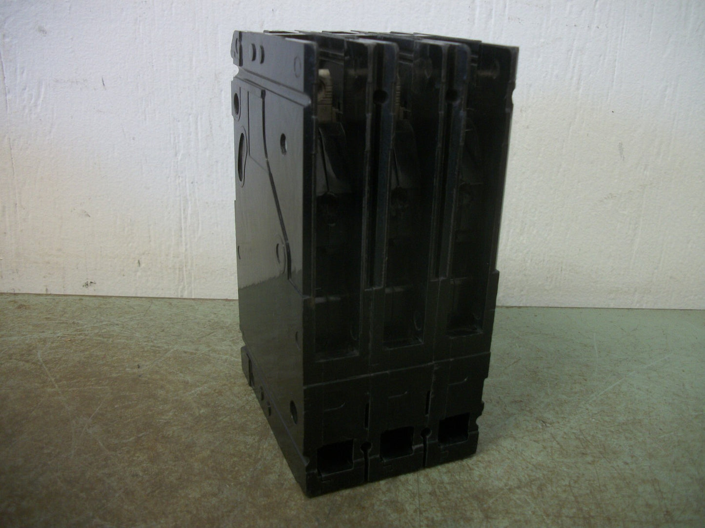 SIEMENS ITE E4 CIRCUIT BREAKER E43B070 70AMP 480VOLT 3POLE