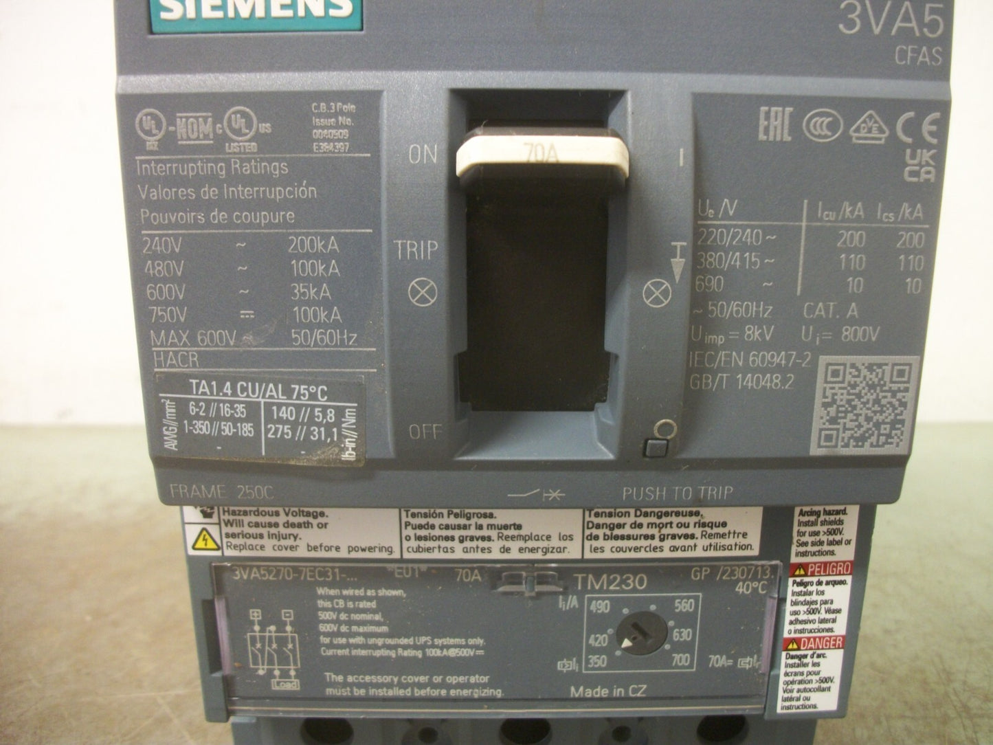 SIEMENS 3VA5 CIRCUIT BREAKER 3VA5270-7EC31-0AA0 70AMP 600VOLT 3POLE NOB