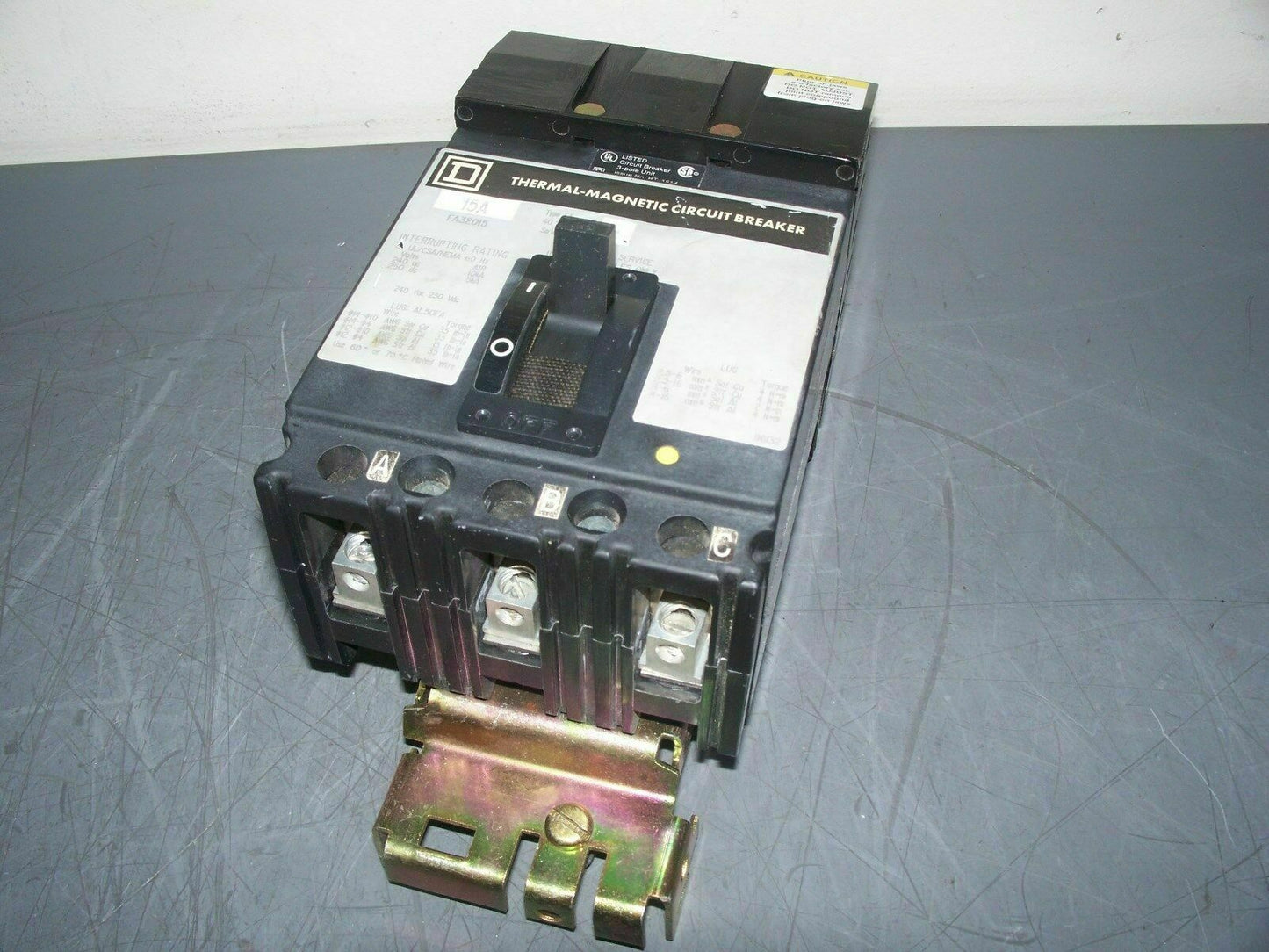 SQUARE D I-LINE FA CIRCUIT BREAKER FA32015 15AMP 240VOLT 3POLE GRAY *NOB*