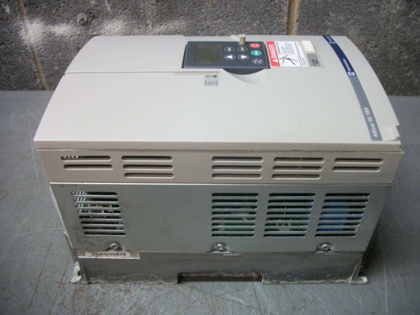 TELEMECANIQUE ALTIVAR 58 TRX AC DRIVE ATV58HU54N4XZ 460VOLT 3PH 7.8AMP