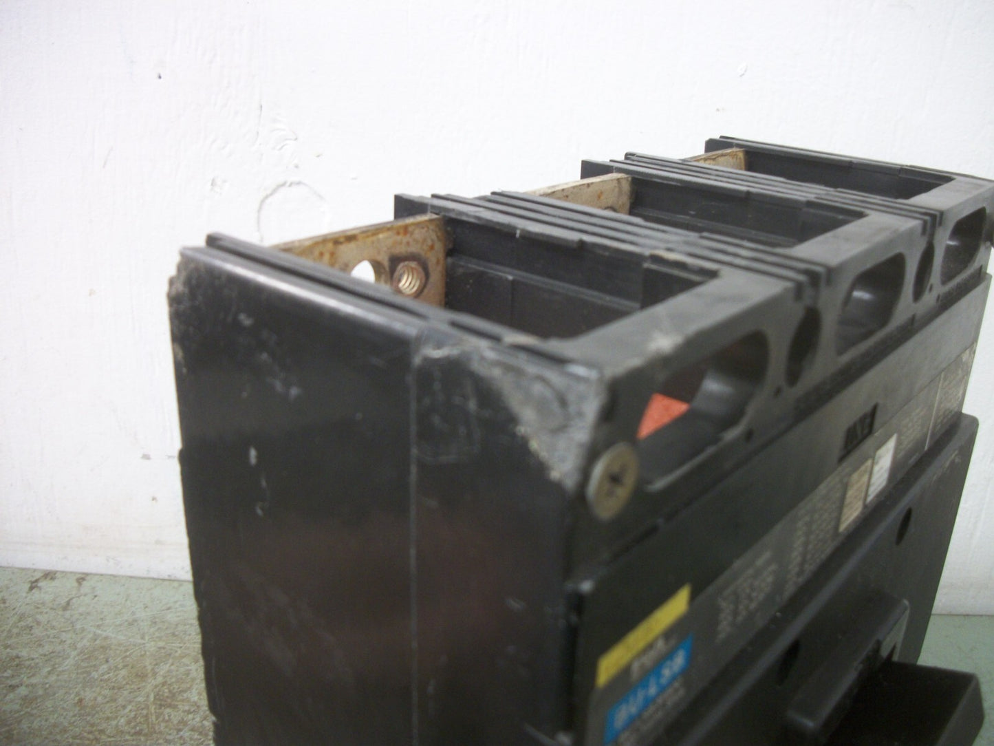 FUJI BU-LSB CIRCUIT BREAKER BU-LSB3F600 600AMP 600VOLT 3POLE W/600A TRIP CHIPPED