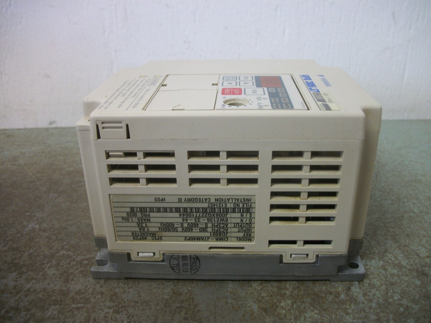 YASKAWA GPD 305/J7 0.2KW INVERTER DRIVE CIMR-J7AM40P2 460VOLT 3PH 1.2AMP