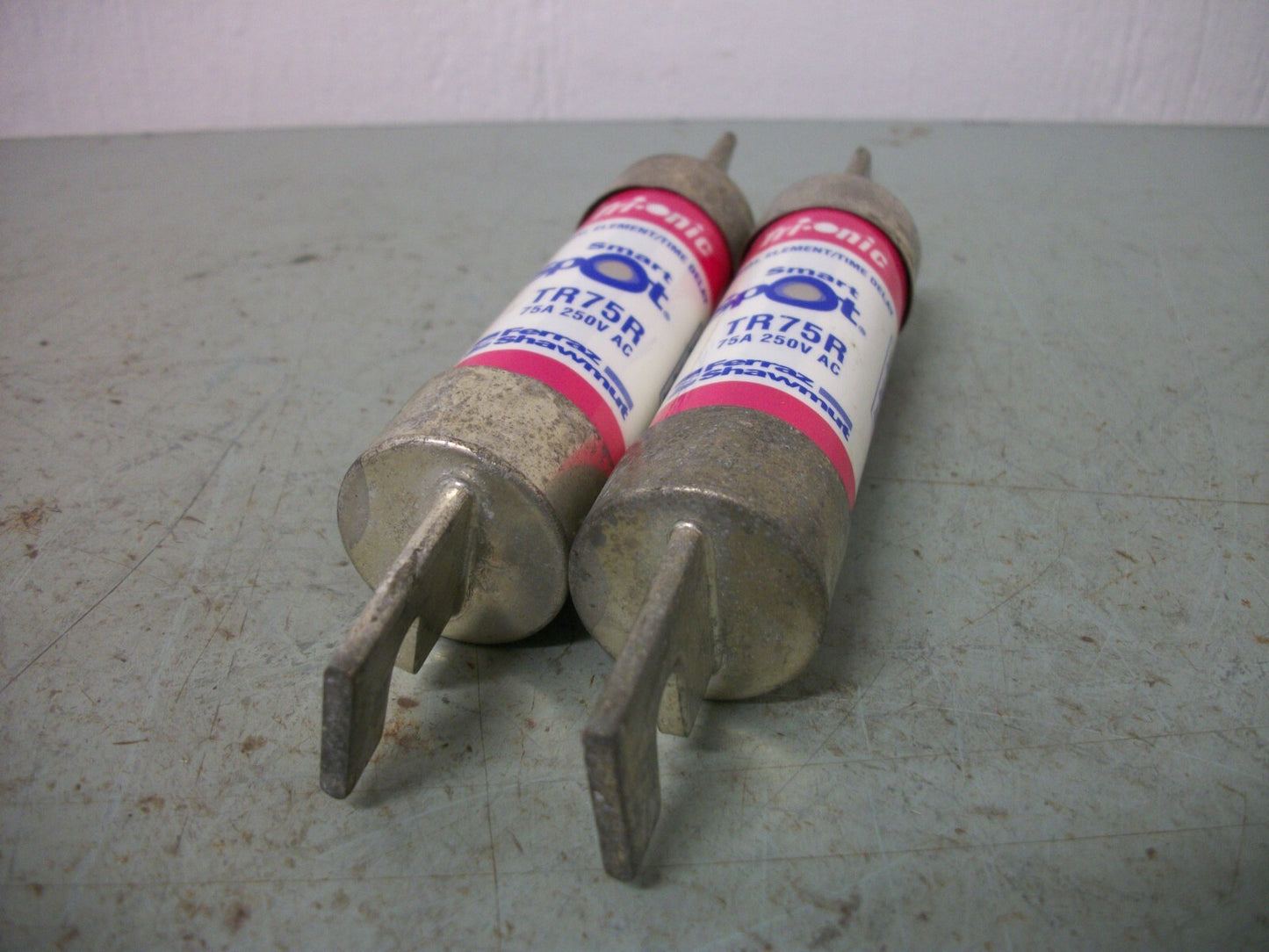 FERRAZ-SHAWMUT LOT OF 2 SMART SPOT FUSES TR75R 75AMP 250VOLT
