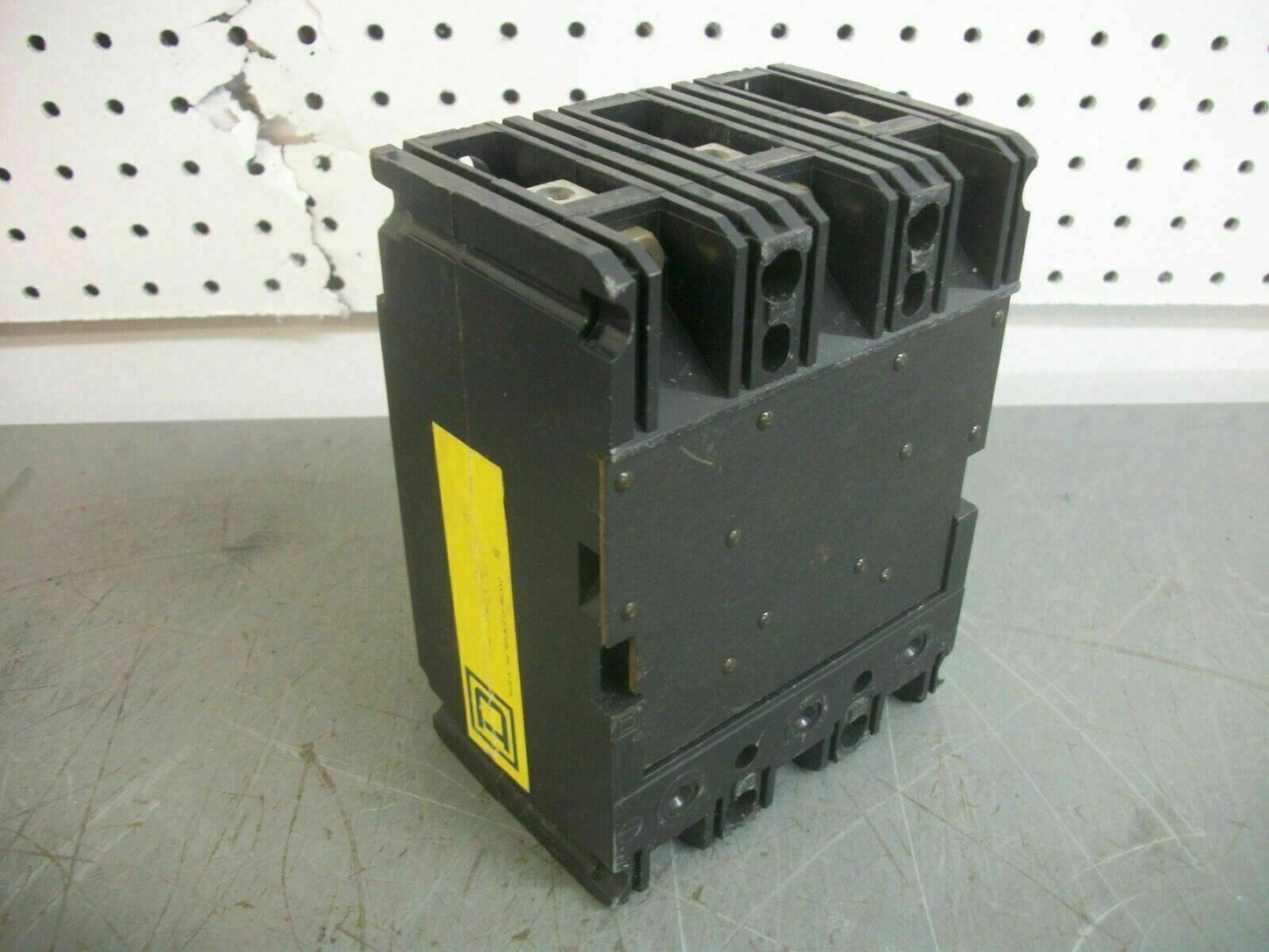 SQUARE D FAL CIRCUIT BREAKER FAL32015 15AMP 240VOLT 3POLE GRAY