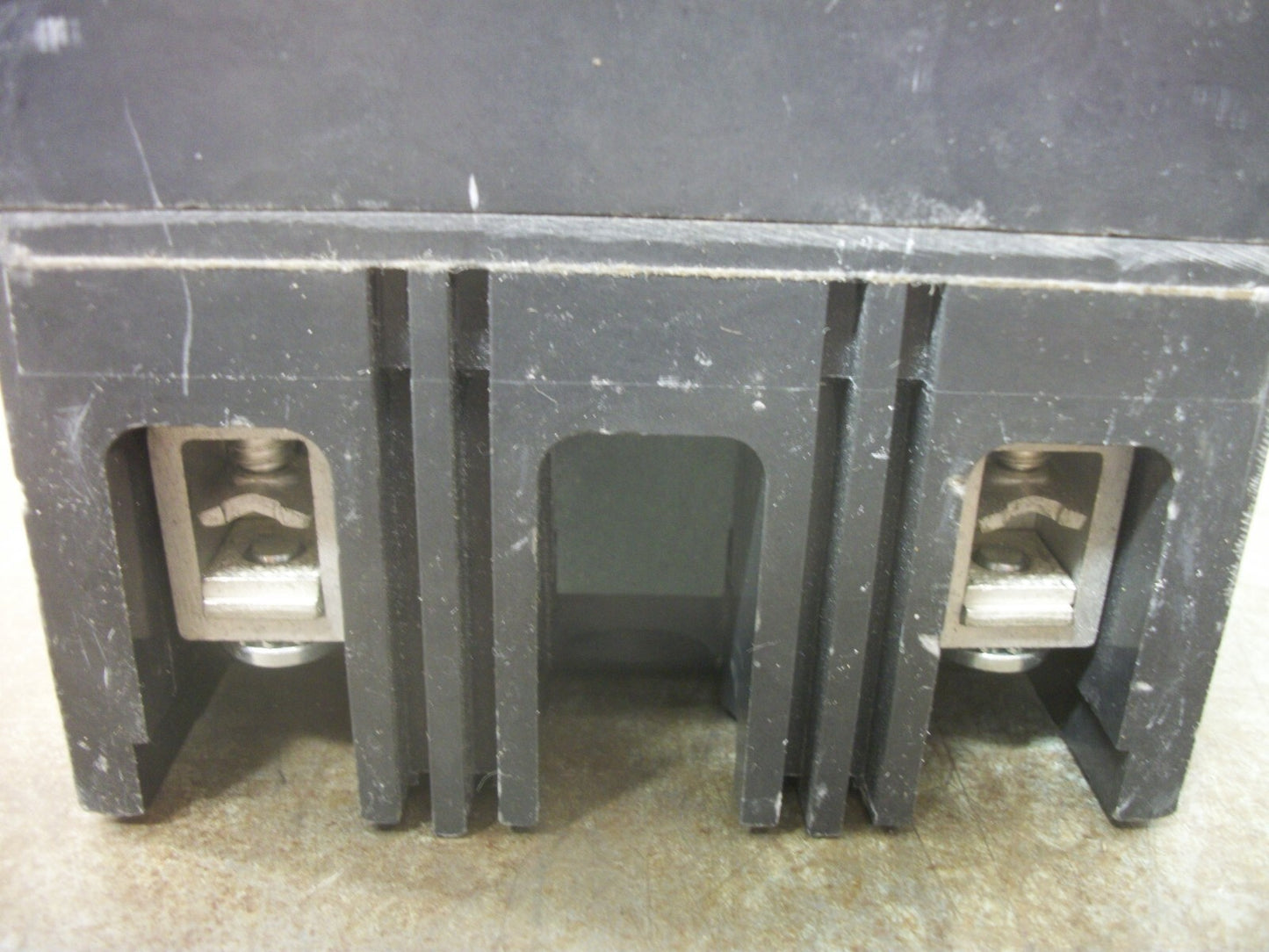 GE THED CIRCUIT BREAKER THED124020 20AMP 480VOLT 3POLE W/SHUNT NOB