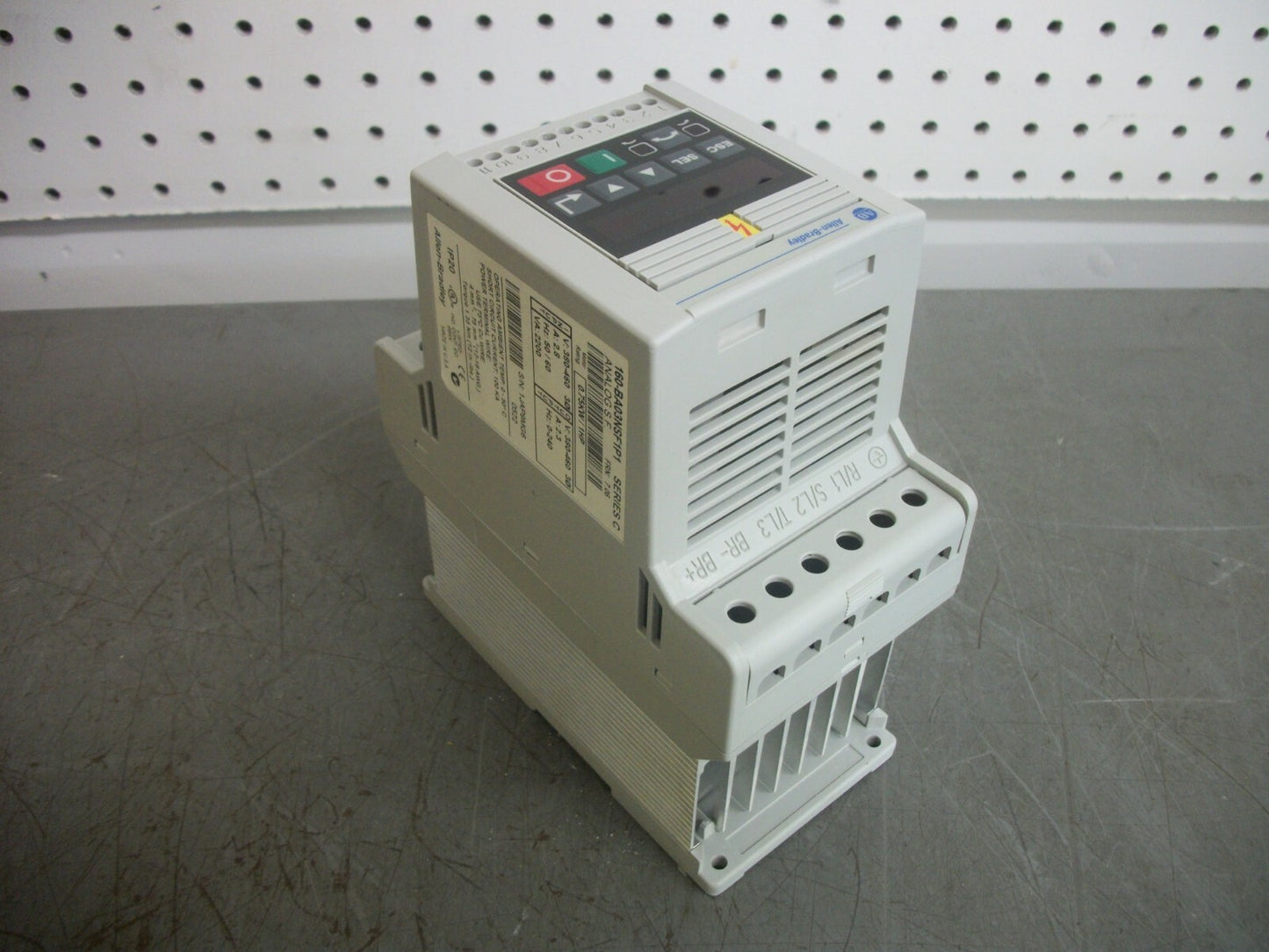 ALLEN-BRADLEY 1HP ANALOG S.F. MOTOR SPEED CONTROLLER 160-BA03NSF1P1 460V 2.3A 3P