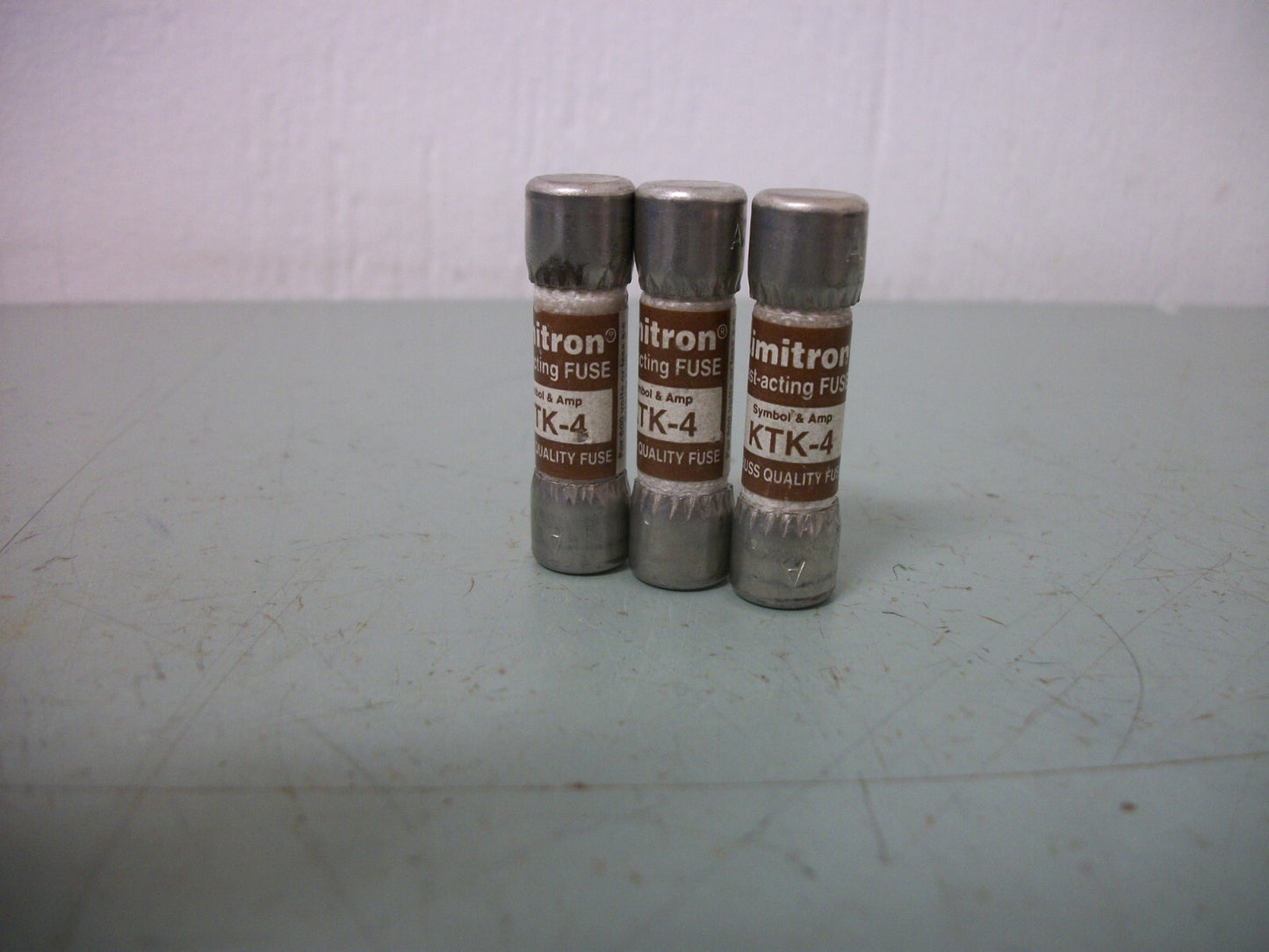 BUSSMANN LOT OF 3 LIMITRON FUSES KTK4 4AMP 600VOLT