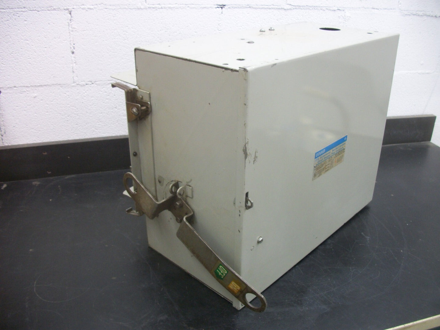 SIEMENS ITE XL CIRCUIT BREAKER BUS PLUG U6C4400 400AMP 600VOLT 3PH W/200A BREAK