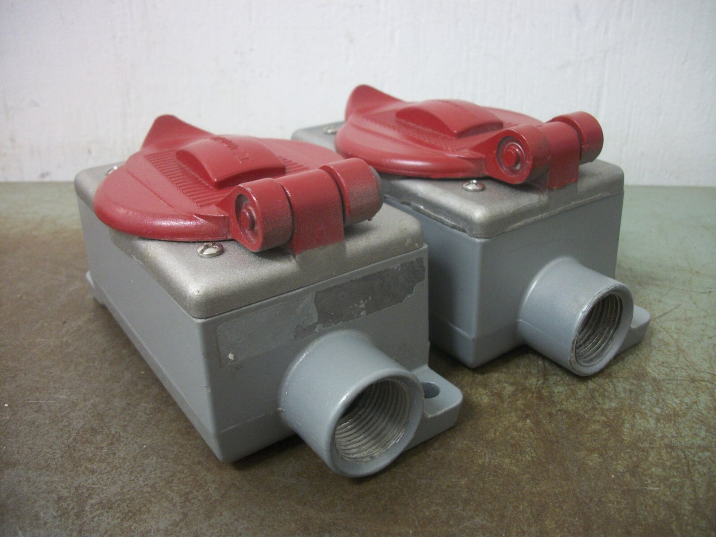 HUBBELL KILLARK LOT OF 2 WEATHERPROOF TWIST-LOCK RECEPTACLE ENCLOSURES FSC-2 RED