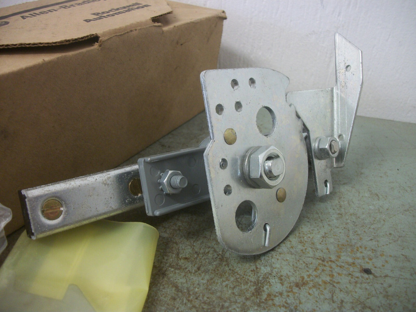 ALLEN-BRADLEY DOOR HARDWARE KIT 1494F-L2 NIB