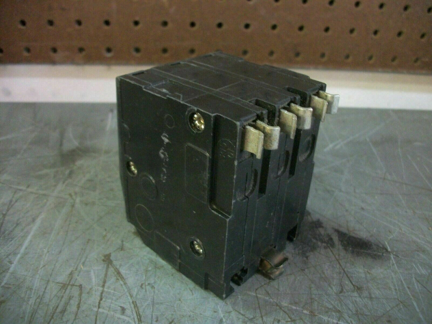 SQUARE D QO CIRCUIT BREAKER QO320 20AMP 240VOLT 3POLE 10KA