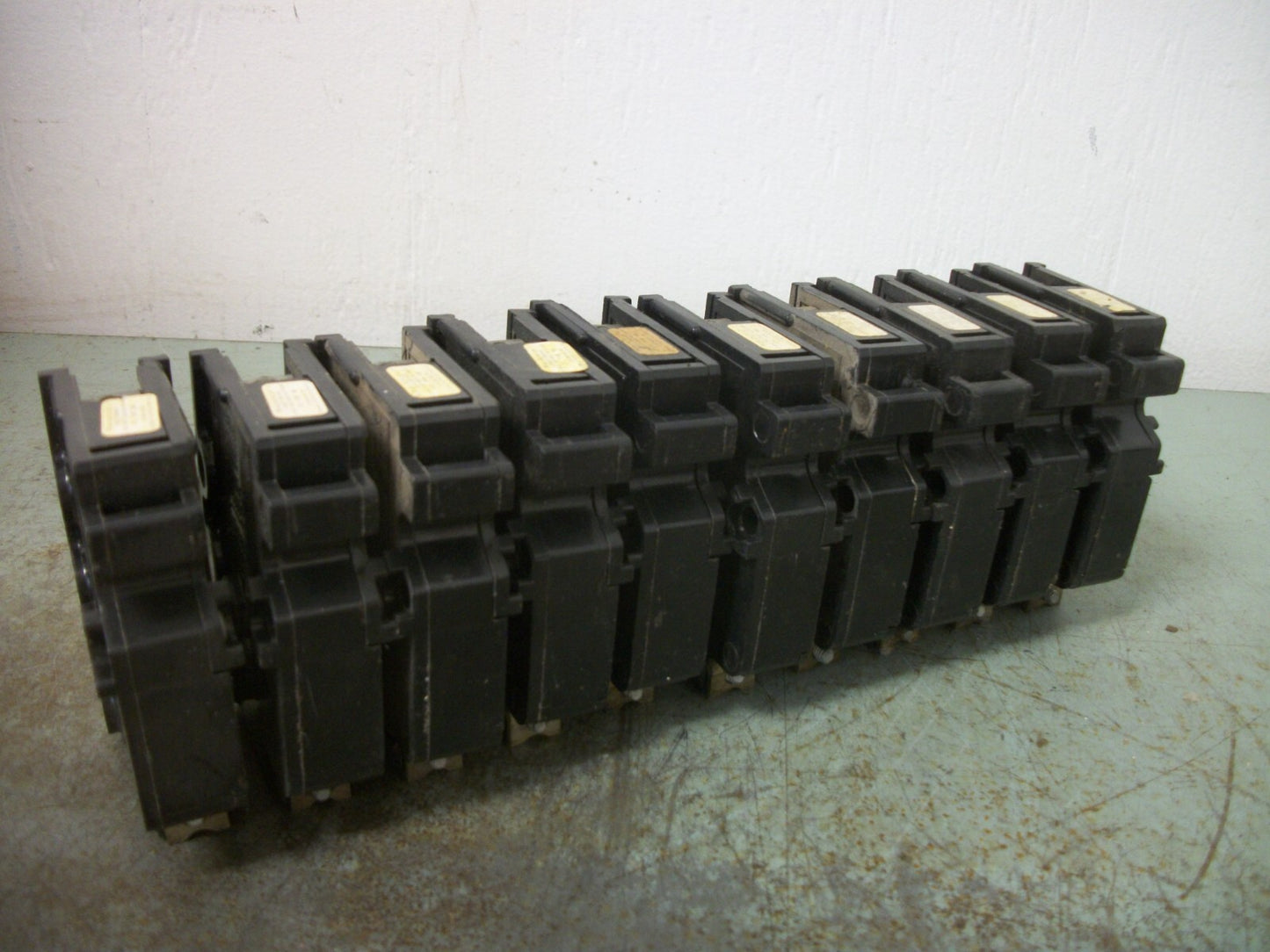 FEDERAL PACIFIC LOT OF 10 NB CIRCUIT BREAKERS NB120 20AMP 240VOLT 1POLE