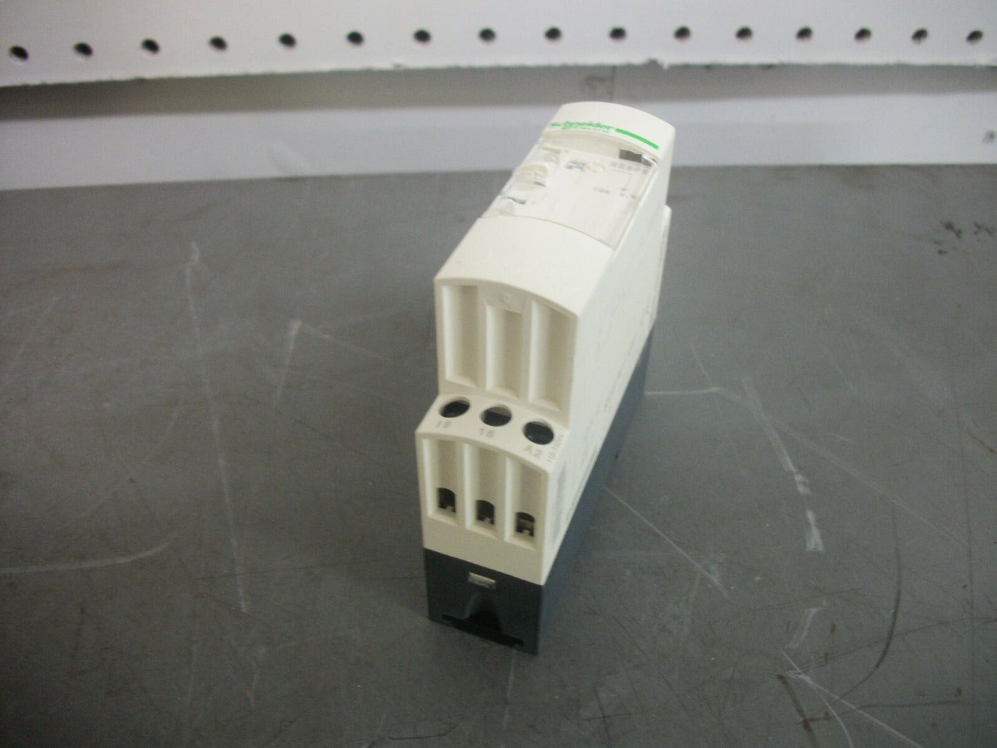 TELEMECANIQUE TIMER RELAY RE8PE11BU 0.1SEC-10SEC NOB