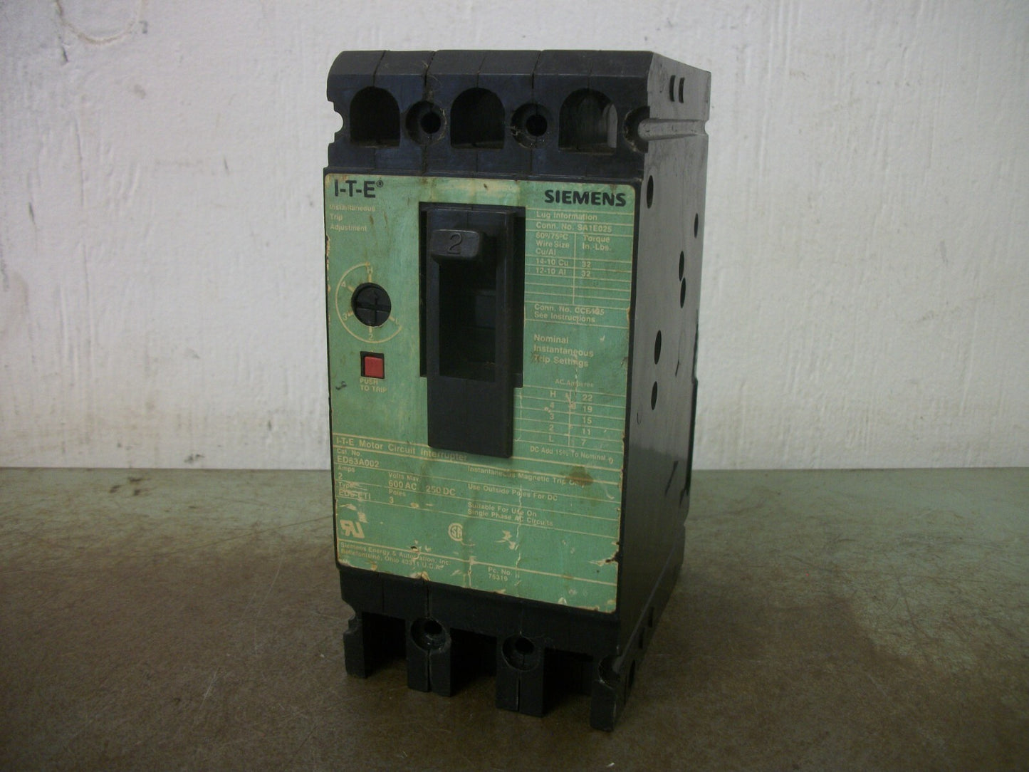 SIEMENS ED6-ETI MOTOR CIRCUIT BREAKER ED63A002 2AMP 600VOLT 3POLE
