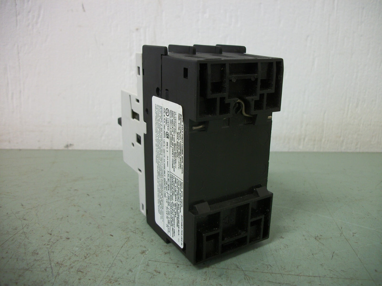 SIEMENS MOTOR CIRCUIT BREAKER 3RV1021-1FA10 3.5-5AMP